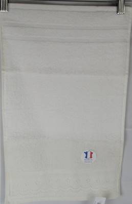 Serviette d'invité blanche et broderie anglaise