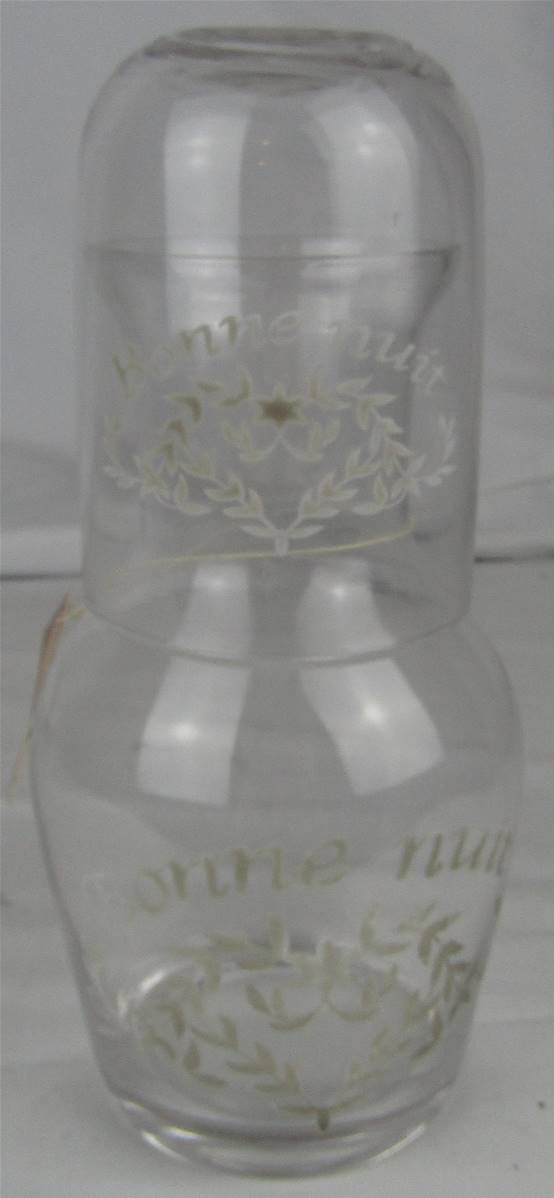 Carafe de nuit avec verre