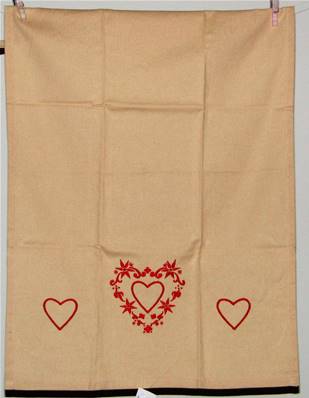 Torchon beige coeur rouge