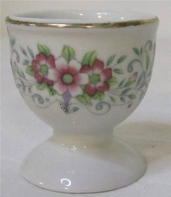 Coquetier porcelaine fleurie