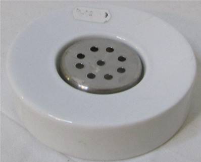Porte savon rond porcelaine blanche centre métal