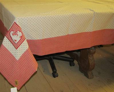 Nappe 150x200 coeur fleurettes pois