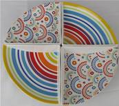Ensemble de 4 raviers multicolores formant plat rond