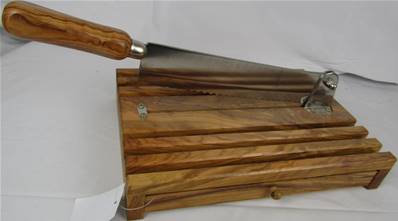 Planche à pain couperet grille tiroir bois d'olivier